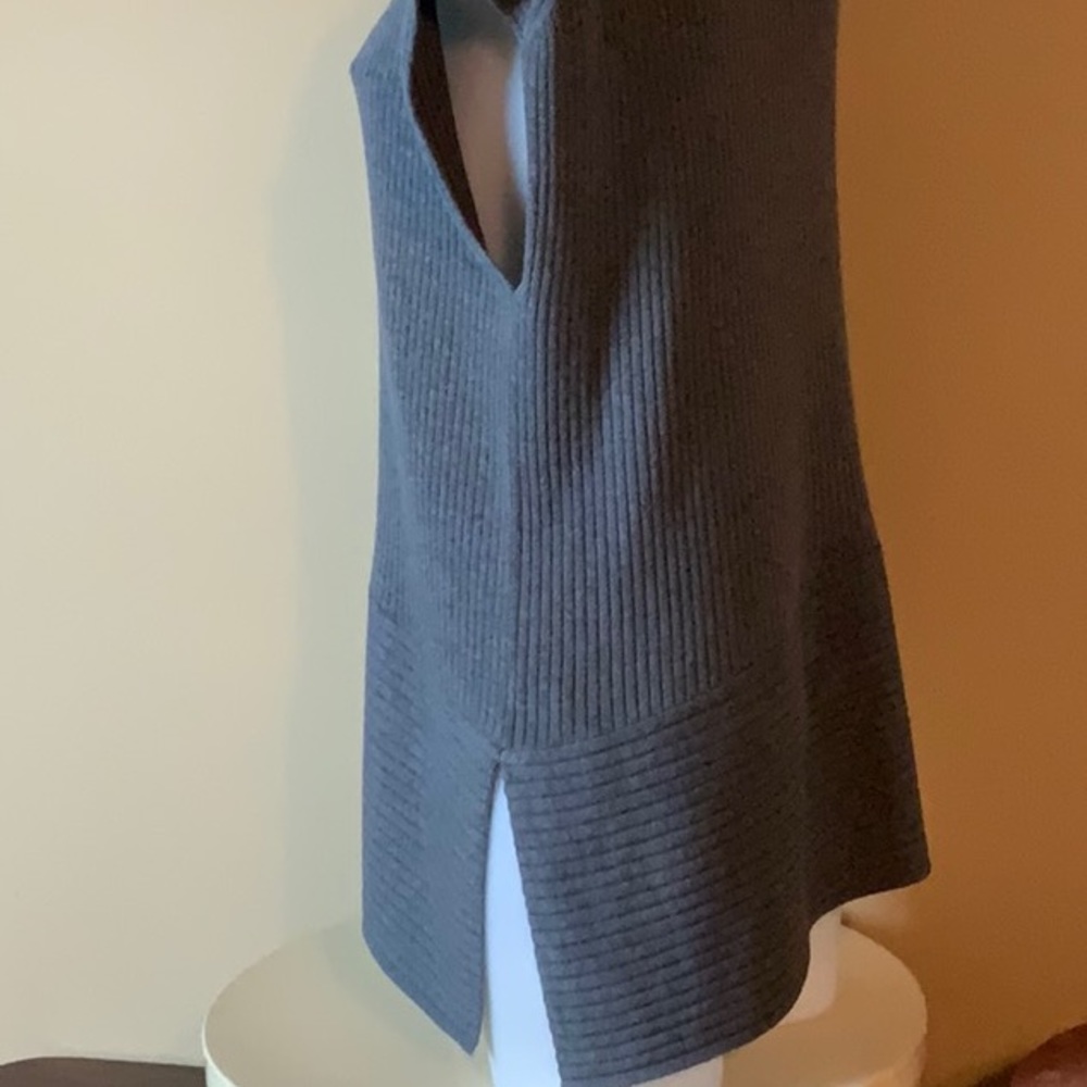 St. John Sweater - Picture 3 of 8